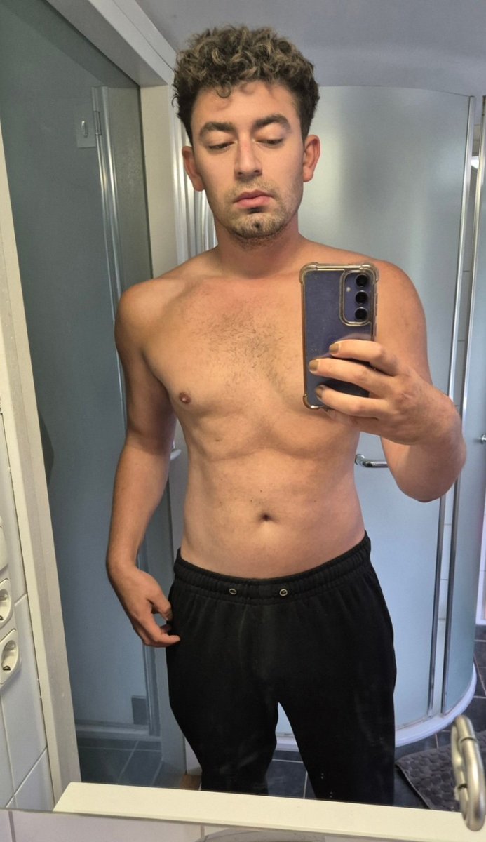 SoleilSun93's tweet photo. Gym helping or no? 😬 https://t.co/egM3Tmm5OL