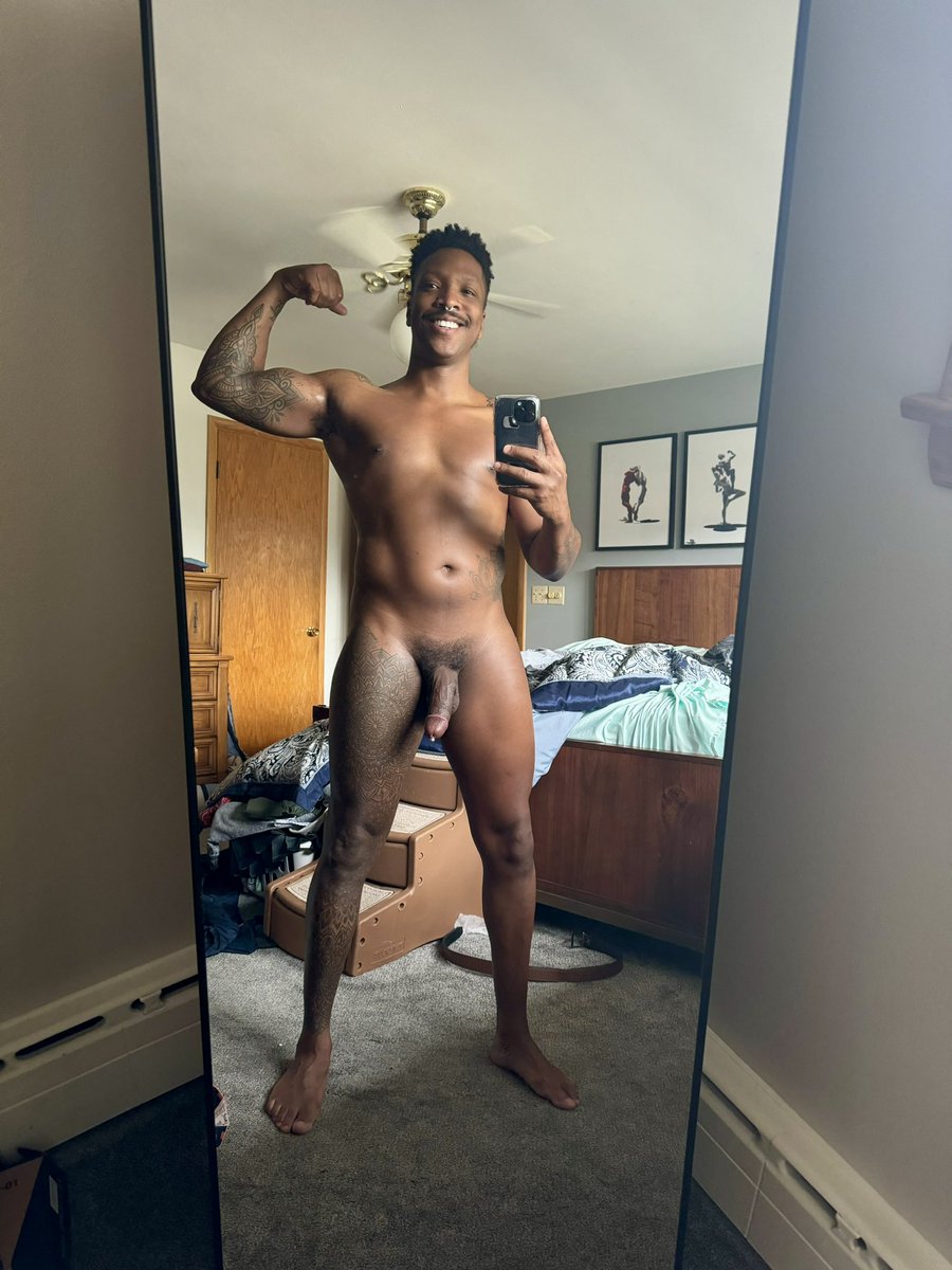 carermuell's tweet photo. It’s been a while, so here is proof that I am alive and still taking nudes. https://t.co/roJqvF2yLy