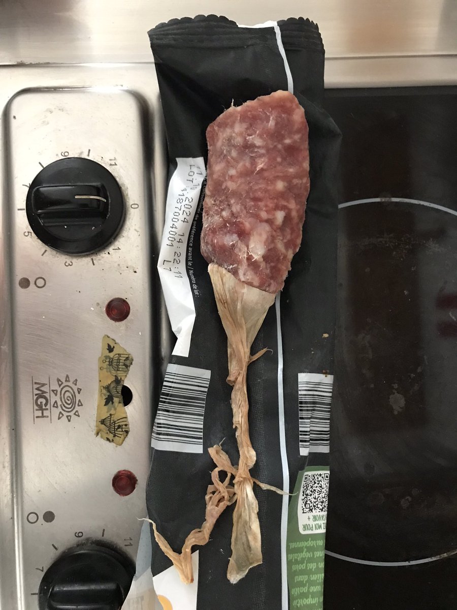 ZDennielou's tweet photo. ⚠️Decalottage de mon saucisson en cours(affaire à suivre de pres..) https://t.co/CVflUQXcIi