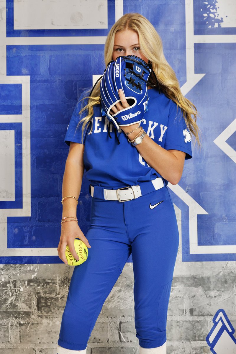 annienewmann's tweet photo. I had so much fun on my first official visit! Thank you @UKsoftball for a great weekend. https://t.co/GT9FJ7Judc