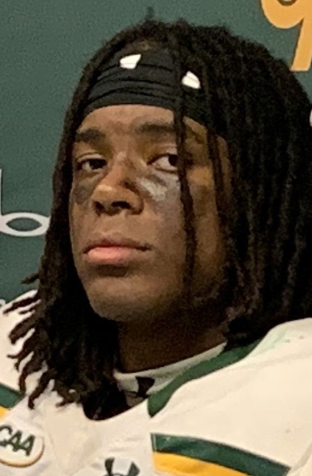 Redshirt freshman linebacker Elijah Rainer (Trinity Episcopal) of <a href="/WMTribeFootball/">William & Mary Tribe Football</a> following father's lead: 'fast, physical football.' Wali Rainer starred for <a href="/UVAFootball/">Virginia Football</a>, played 8 <a href="/NFL/">NFL</a> seasons.
richmond.com/sports/college… via <a href="/RTDSports/">RTD Sports</a>