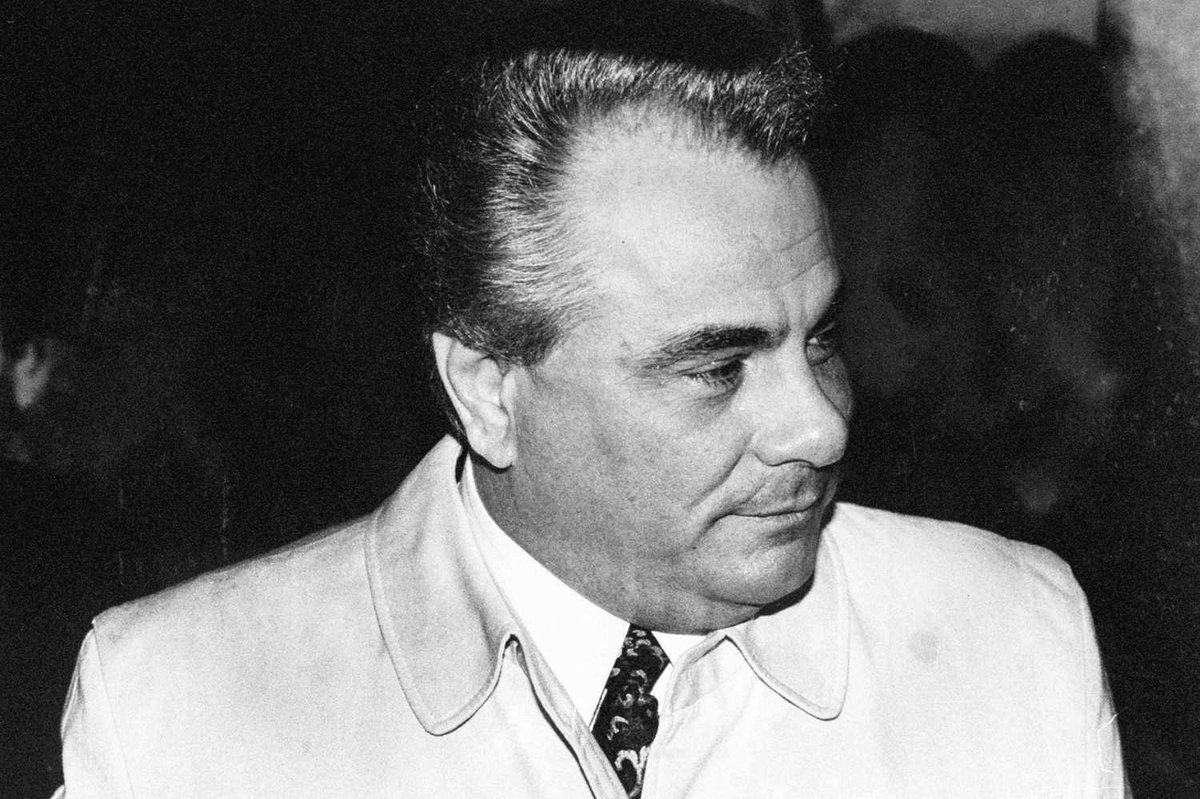 SIVRInterp's tweet image. 🕴️ John Gotti&apos;s story is a complex tapestry of influence and power, marked by his resilience despite being deaf in one ear. #aslinterpreter #videointerpreter [azsigning.com] [azsigning.com/about-me/]