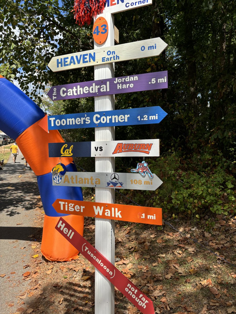 JRocks510's tweet image. #CalBurners rolled deep &amp;amp; Hella loud in the dirty-dirty @AuburnU made #SweethomeAlabama #BearTerritory @CalFootball Thanks to the many for their Southern hospitality (a few young hecklers)! Tried to get the waitress to play #CaliforniaLove-settled on #NotLikeUs lol