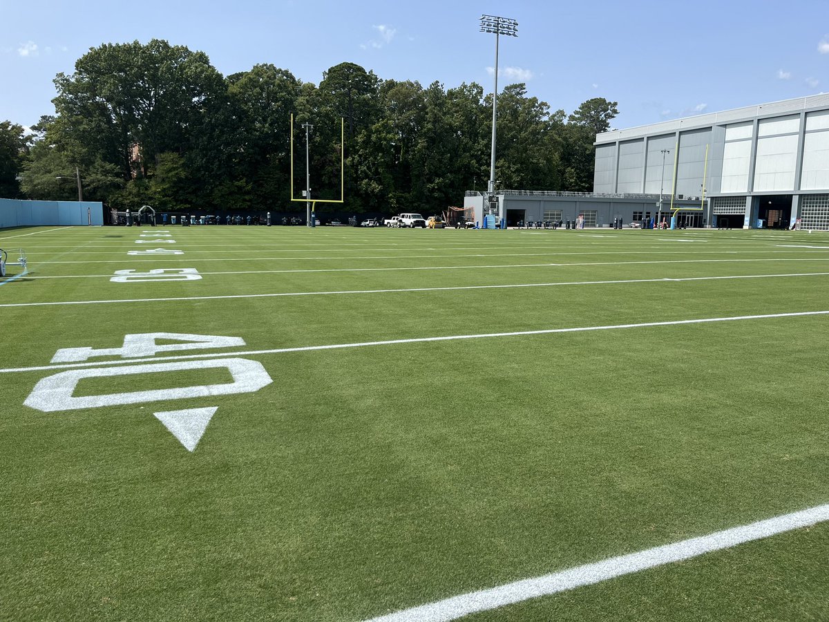 Tar_Heels_Turf's tweet image. Temps have cooled off the last two weeks, but the Latitude 36 is still holding its color 💪