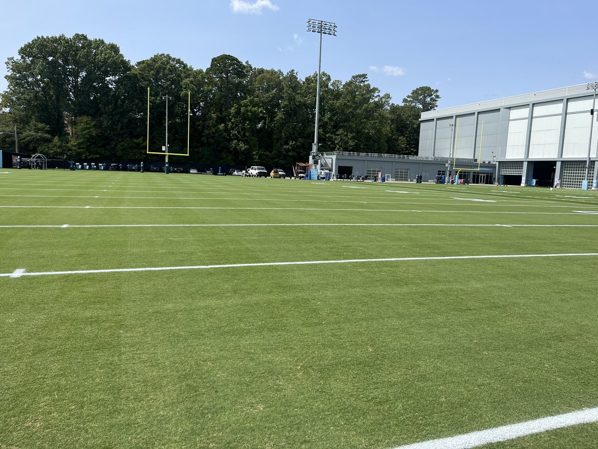 Tar_Heels_Turf's tweet image. Temps have cooled off the last two weeks, but the Latitude 36 is still holding its color 💪