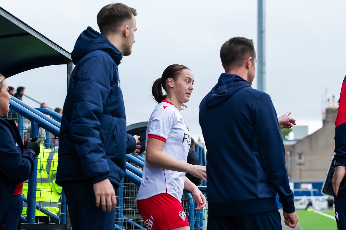 spartansfcwomen's tweet photo. 546 days after being out with ACL injury @teganreynolds99 is back on the pitch. It's good to have you back Tegan⚪️🔴

#DBDF https://t.co/CzC3z1Cyef
