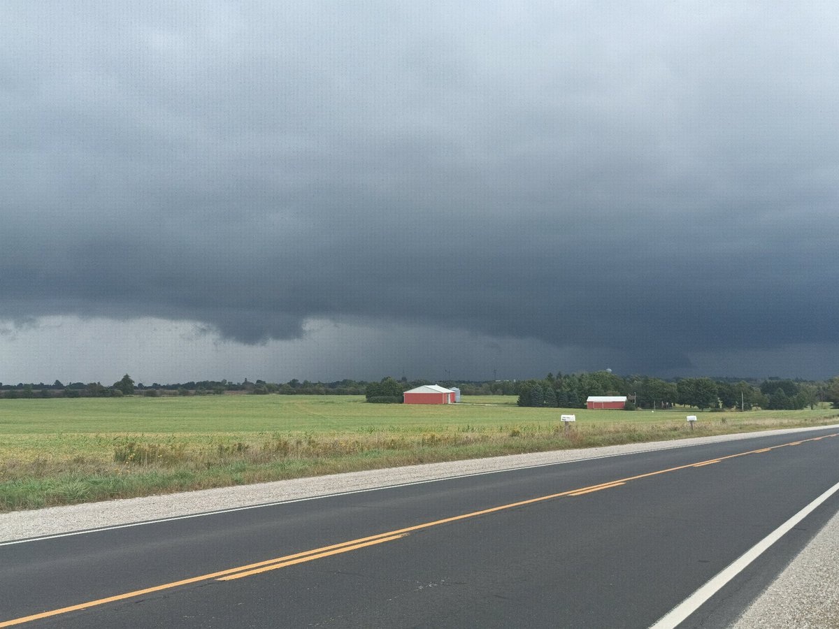 Two areas of interest <a href="/StormhunterTWN/">Mark Robinson</a>  #ONStorm