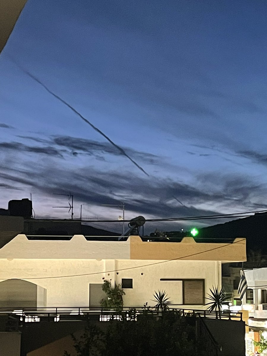 carbonopsina's tweet photo. Anyone know what this was near Heraklion, Crete around 8pm tonight? https://t.co/wT3MwKAAc3