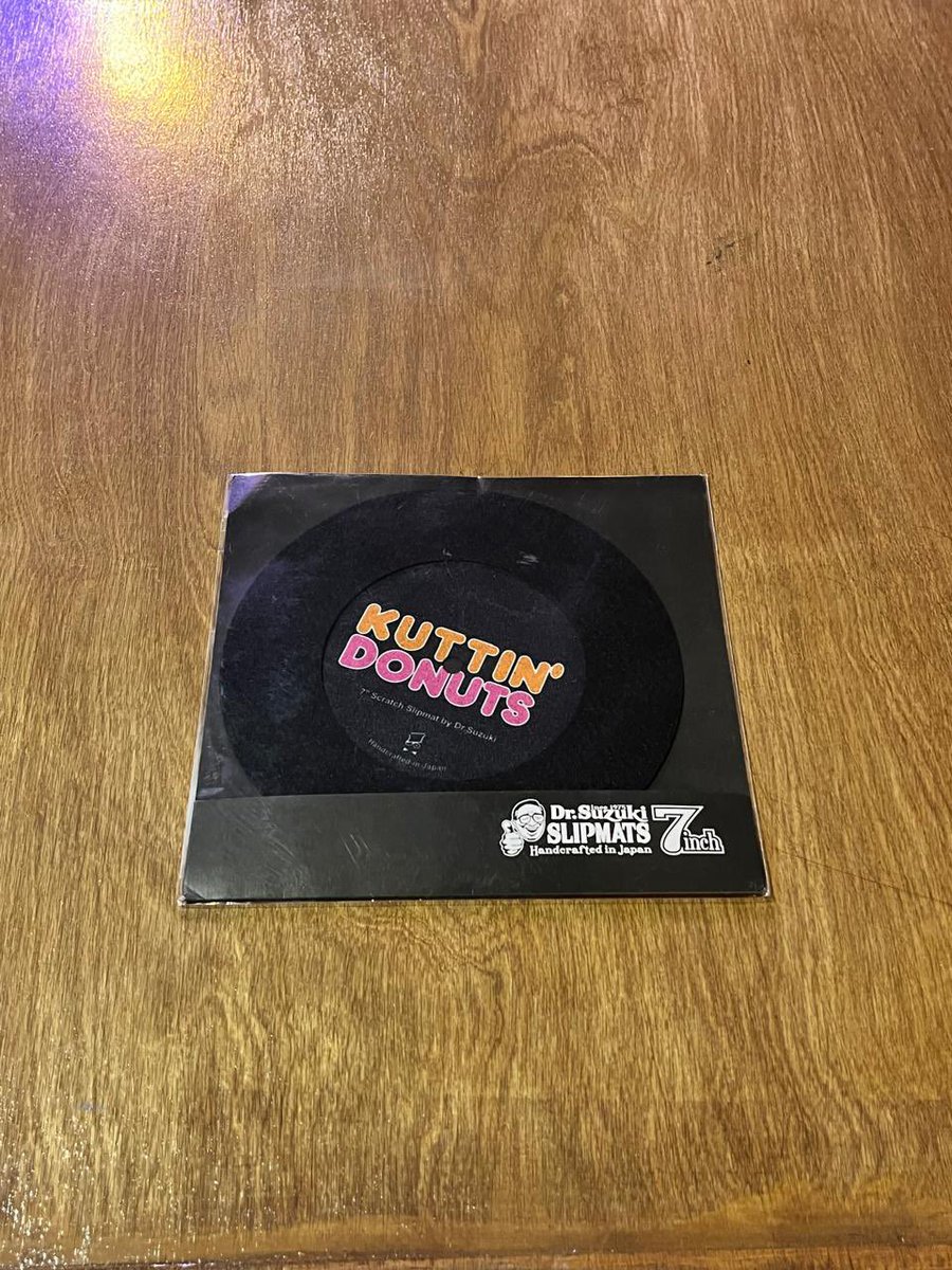 BlackRoomBoutiq's tweet photo. Un slipmat chido para tu tocadiscos?
Además del diseño los deslizadores protegen tus discos y mejoran la calidad del sonido eliminando vibraciones. 👌
https://t.co/Hob7dOEzOF
#vinylcommunity #slipmat #mexico https://t.co/bN2sAhwlR5
