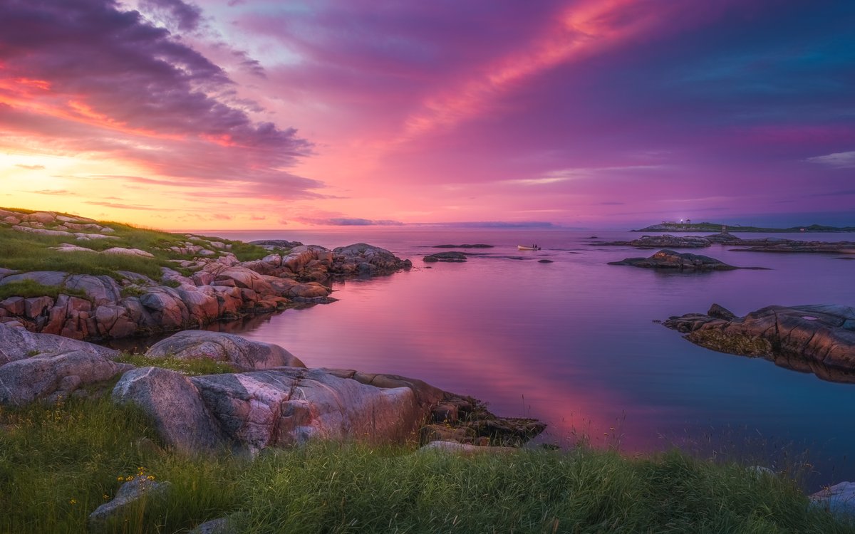 Beautiful sunrise along the coast of Greenspond Newfoundland. 

#newfoundland #canada