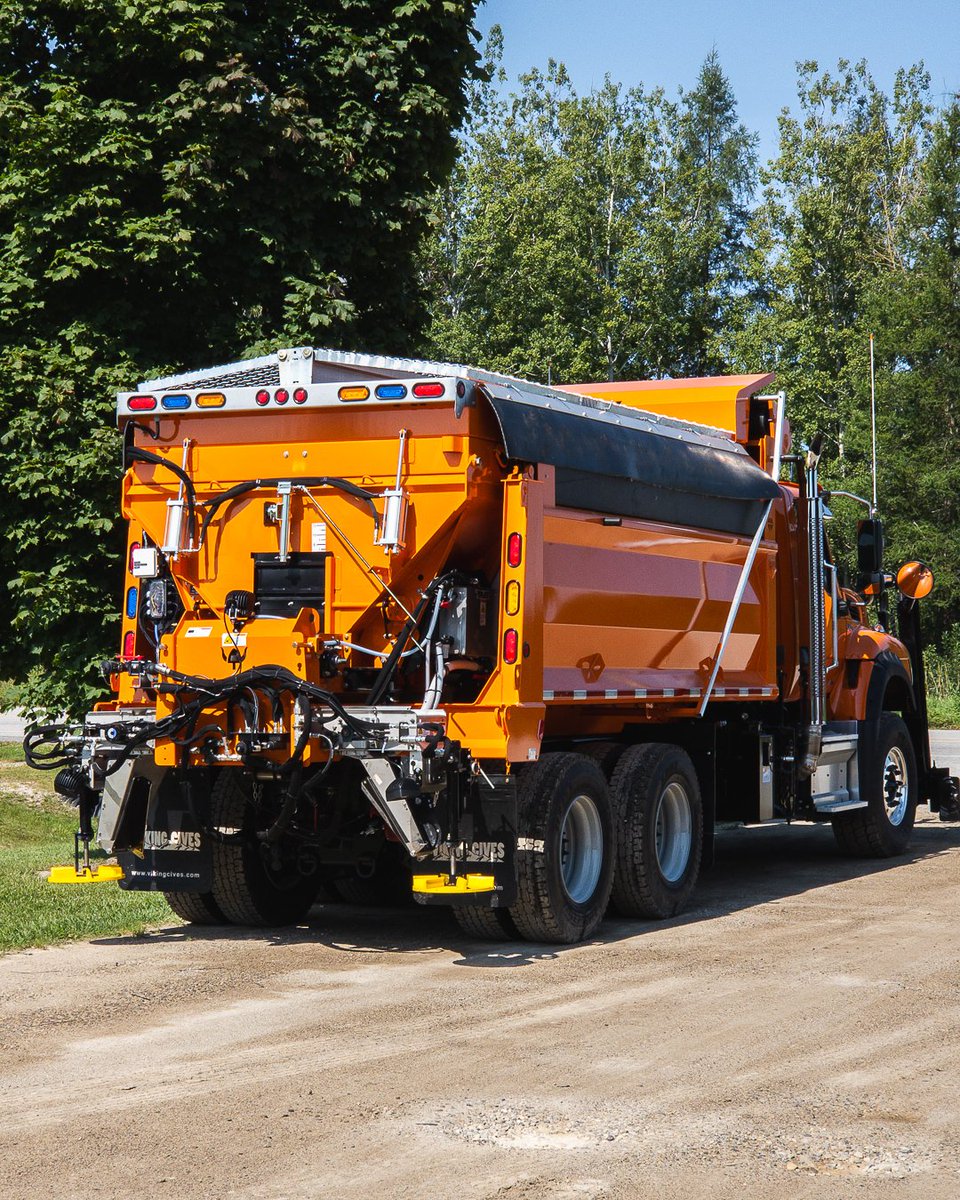 This new Proline build features an innovative solution for a customer using our rear discharge equipment. The dual spinner configuration helps contend with strong crosswinds by allowing material to be spread upwind, resulting in more accurate placement on the road.