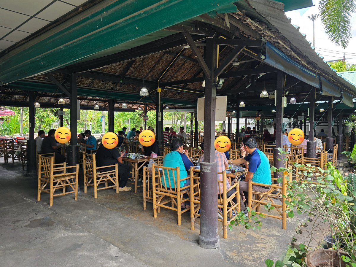 thonburian's tweet photo. ‘ครัวบ้านไทร’ ร้านอาหารไทยๆ ที่อยู่ย่านสาย 2 มากว่า 30 ปี อาหารที่นี่อร่อยเด็ด รสชาติถึงเครื่อง มีเมนูให้สั่งหลากหลาย วนมากินซ้ำได้ไม่มีเบื่อ 

ใครยังไม่เคยกิน จดลิสต์นี้แล้วสั่งตามเราได้เลย คัดมาให้แล้วว่าอร่อยยย

#ธนบุเรี่ยนรีวิว #รีวิวฝั่งธน #ของกินฝั่งธน #อร่อยบอกต่อ https://t.co/vgap1qtR4W