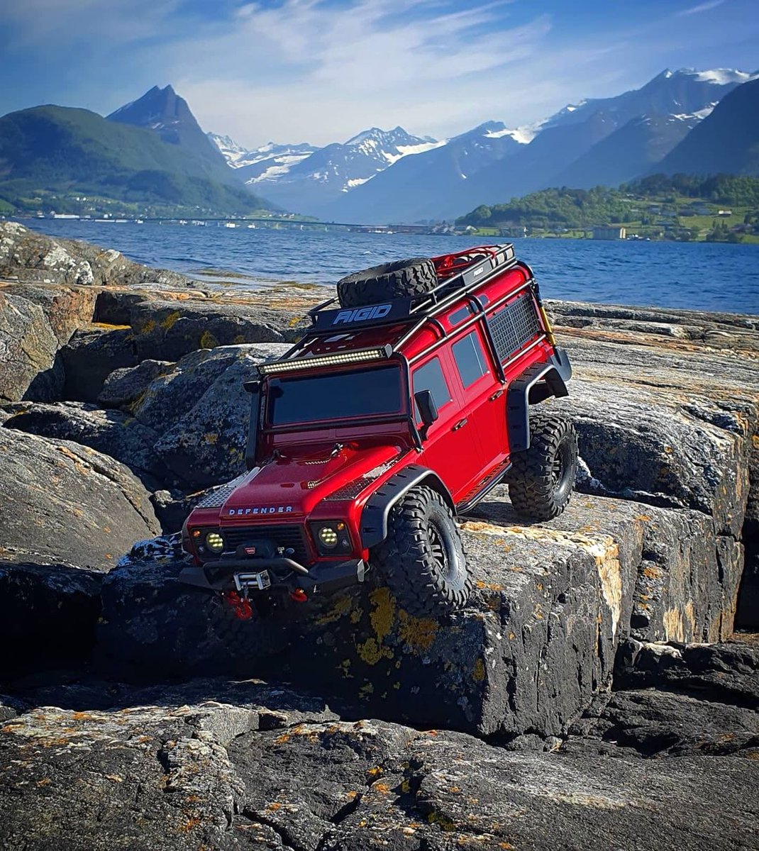 Traxxas's tweet photo. Pretending it’s still the weekend and we’re out exploring with the #Traxxas TRX-4 Defender. 😍💭

https://t.co/zGjRDFrA71 <— Find your own adventure. 📍

[[Model # 82056-4]] #TRX4Defender
#FastestNameInRadioControl #RC
#TRX4Explore #TraxxasFanPhoto 📸: custom_limitless https://t.co/ed0PpxBPy6