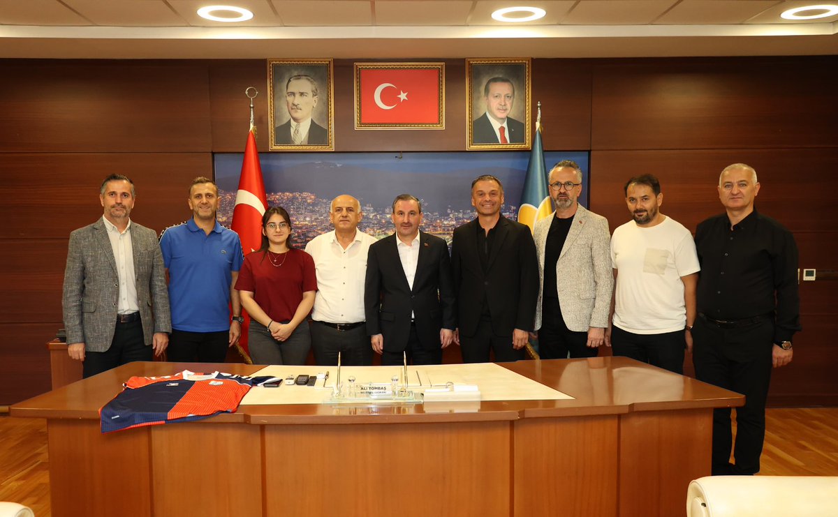 Maçka Belediye Başkanımız Sn. <a href="/koray_kochan/">Dr.Ecz.Koray Koçhan</a>'ı ve misafirlerimizi konuk ettik. 

Kıymetli ziyaretleri için Başkanımıza ve hemşehrilerime gönülden teşekkür ederim.