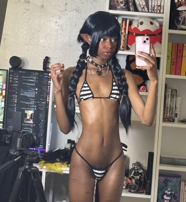 2 pic. Elfie Elvie! ?? https://t.co/zy8zFHOFw3