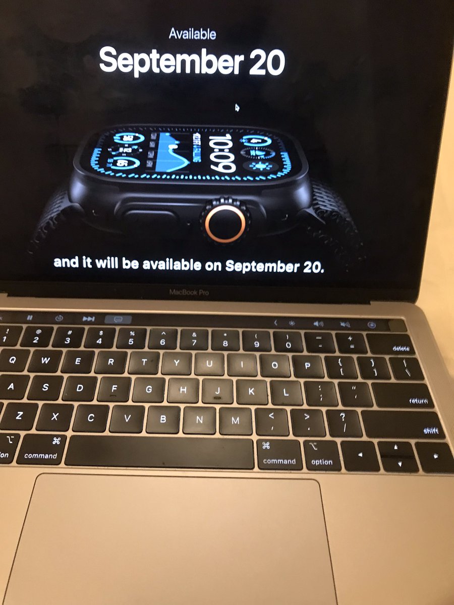 techgurmania's tweet photo. Don’t seem to be a huge upgrade in Apple Watch ultra 2. But here are some new features. https://t.co/O5njdWEonc