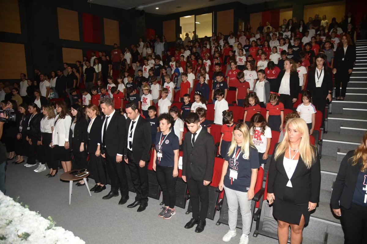 BkOmerli's tweet photo. 2024-2025 Eğitim Öğretim yılının
 ilk zili çaldı🔔
Hoşgeldiniz çocuklar!💙❤️
Tüm öğrencilerimize başarılarla dolu bir yıl diliyoruz.

#SıraSende 
#BahçeşehirKoleji30Yaşında https://t.co/TSpHN4tdUJ