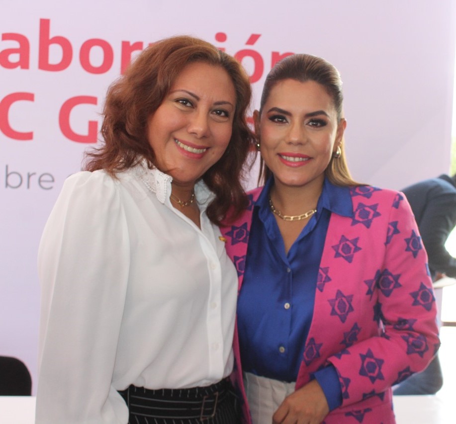 VeronicaSevill's tweet photo. ¡Excelente lunes a tod@s! Tuve oportunidad de saludar a nuestra Gobernadora @EvelynSalgadoP mujer que hace hitoria todos los días transformando Guerrero. https://t.co/Td2nV5Weho