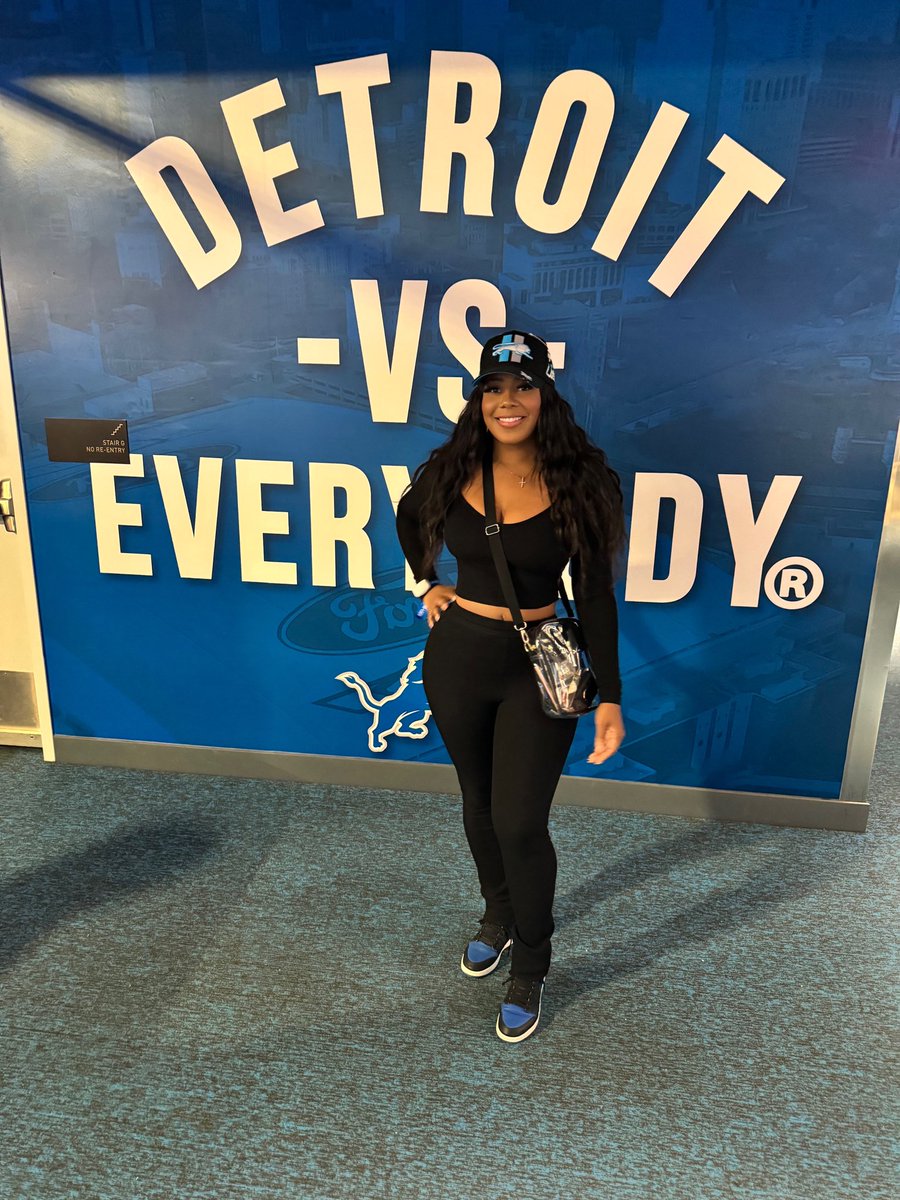 chelbell923's tweet photo. Went to the Lions game  all my myself !#DetroitLions https://t.co/QfJWbjsLhT