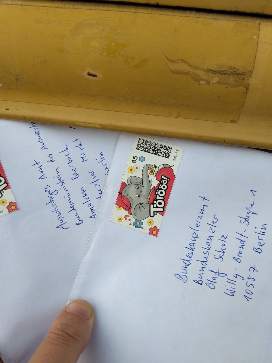 I have just sent my letters to support Maria Kalesnikava. 

You can do it, too. #SOSMaria

🇩🇪 bit.ly/SOSMaria-Deuts…
🇦🇹 bit.ly/SOSMaria-Oeste…
🇨🇭 bit.ly/SOSMaria-Schwe…
🇫🇷 bit.ly/SOSMaria-France
🇺🇸 bit.ly/SOSMaria-USA

#FreeMaria #FreeThemAll #WeStandBYyou