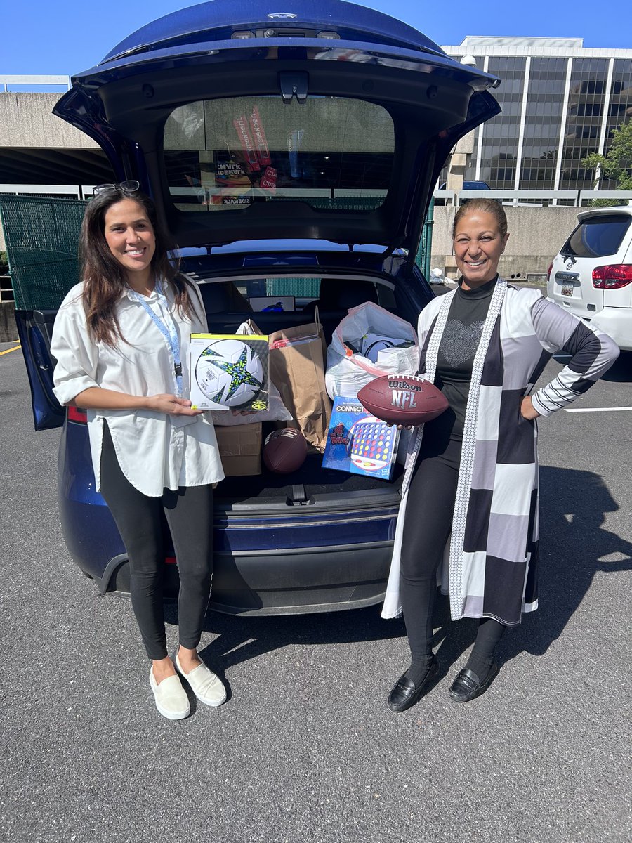 Thank you <a href="/YB4Good/">Yellow Boomerang</a> for providing these amazing recess resources for our Flower Hill E.S students. You have made our kids and staff happy. <a href="/FinestEducator/">Dr. Joshua Fine</a> <a href="/CSconnect_MCPS/">MCPS Community Schools Team</a>