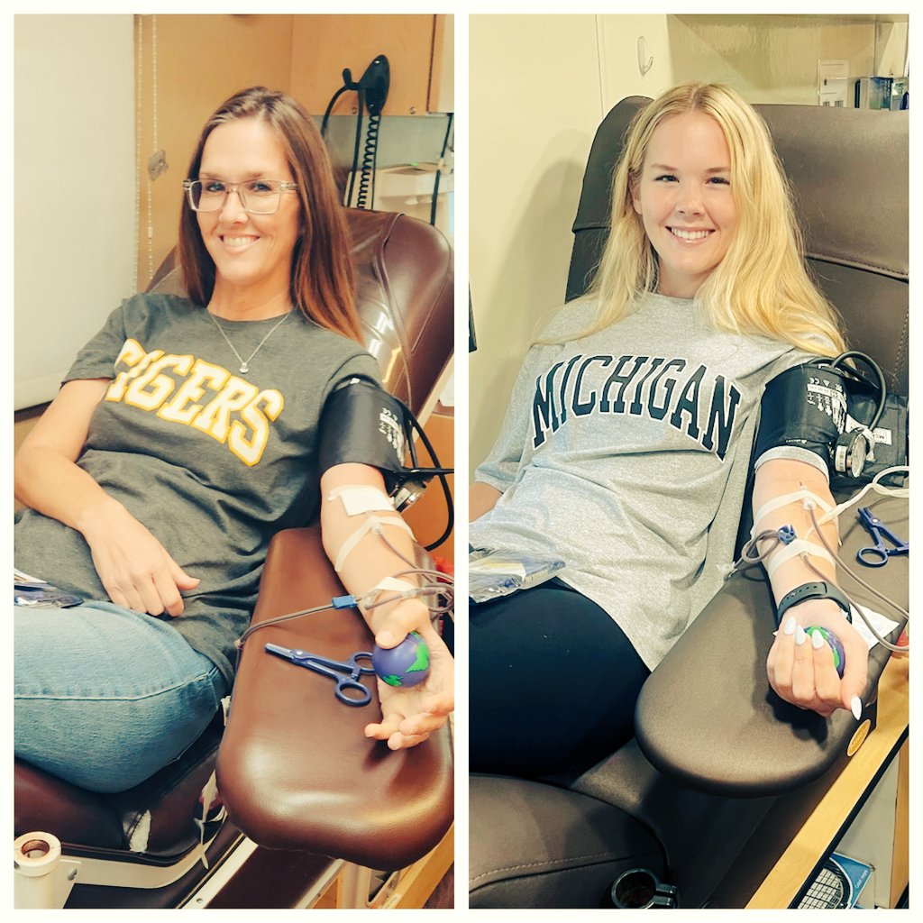 gayleydeemom3's tweet image. So thankful to Sealy HS and the Gulf Coast Regional Blood Center for hosting a drive at our school! Jessica and I were both able to donate and save lives! ❤️❤️ #CommitForLife