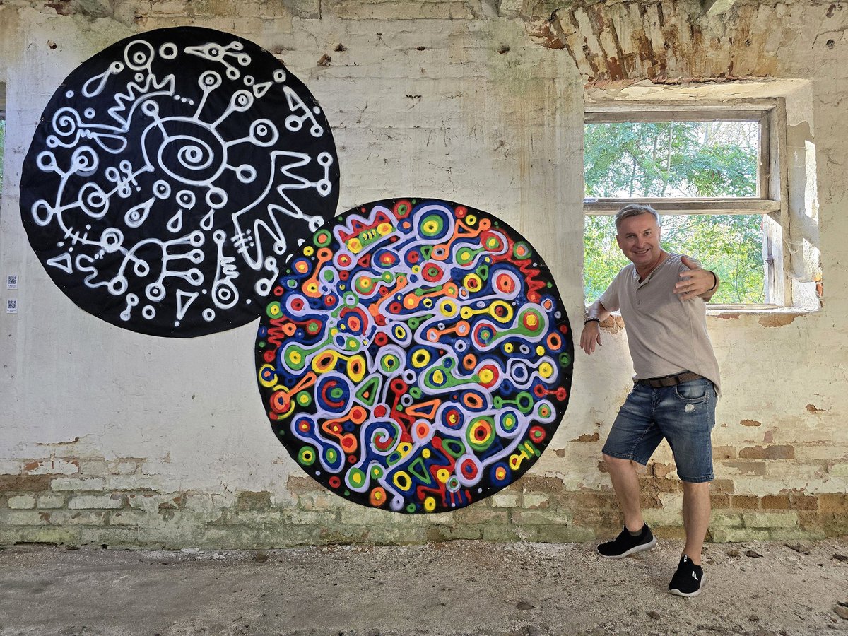 smatyjaszewski's tweet photo. Nowe, kolorowe 🔴🟢🟣 Galeria w Jawidzu. Plenerowa galeria sztuki współczesnej, miejsce pracy twórczej i eksperymentów artystycznych. #art #spray #jawidz #poland #matyjaszewski https://t.co/BafCpLyzWL