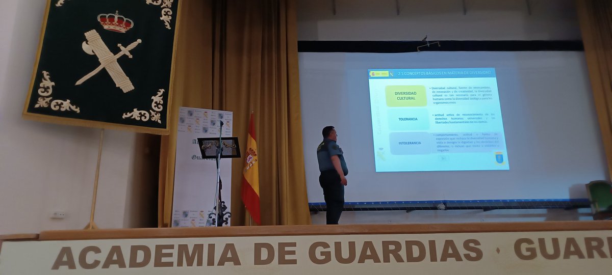 Formación de la #BENEMERITACUNAE, Academia de #GuardiaCivil, ocasión de aportar un granito de arena desde nuestra experiencia y conocimiento en materia de #delitosdeodio en la práctica+análisis de algunas praxis desde la vivencia de la víctima, así como de la perspectiva policial