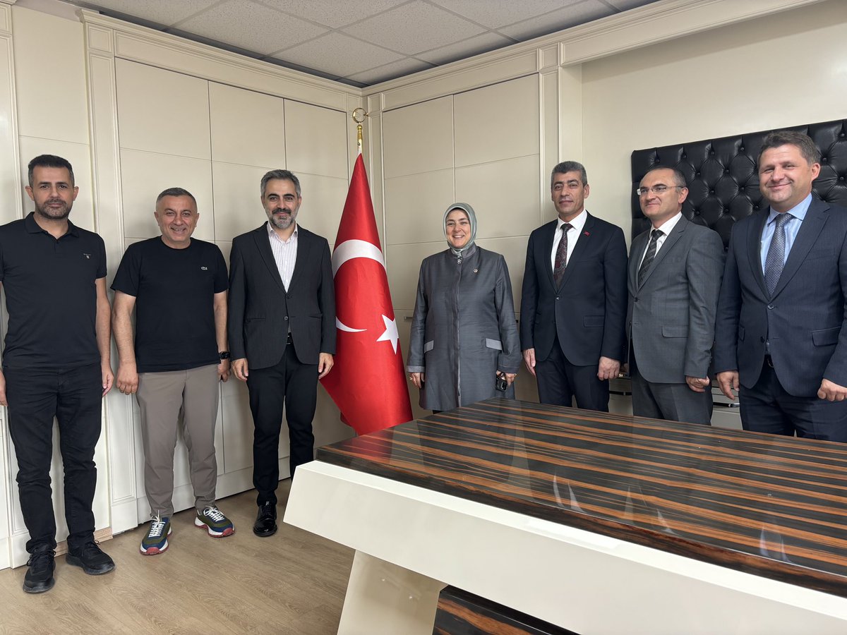 AK Parti Ataşehir İlçe Başkanımız Sn. <a href="/burakcifci34/">Burak ÇİFCİ</a>, İlçe Başkan Yardımcımız Sn. @h_i_yazici ve İlçe Yönetim Kurulu Üyemiz Sn. <a href="/Murat_Demir58/">Murat Demir</a> ile birlikte, Ataşehir İlçe Milli Eğitim Müdürü Sn. İsmail Yıldırım’a hayırlı olsun ziyaretinde bulunduk.

Nazik misafirperverliği için