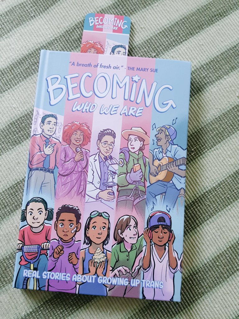 Sorokaste's tweet photo. Neil Gaiman shared a kickstarter on tumblr a while ago. And today I finally got the book! 😍
The comics are super compelling so far. I can highly recommend it! 💖
#BecomingWhoWeAre #TransPositivity https://t.co/0t3u0BymY1