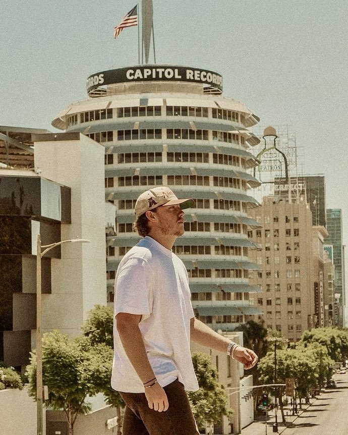 capitolrecords's tweet photo. Welcome to the @capitolrecords family Christian Hayes 🤝 https://t.co/wHAos29FW9