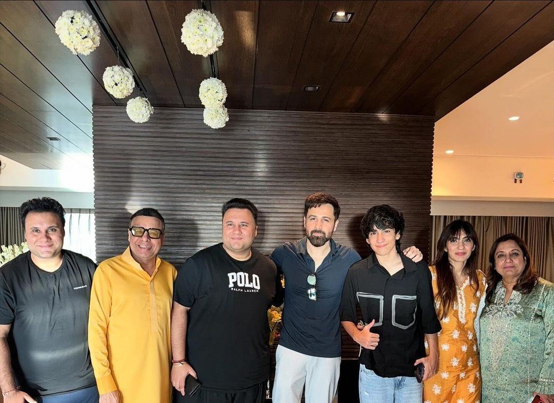 Emraanians's tweet photo. New Picture - @emraanhashmi clicked with family and friends 

#EmraanHashmi #AyaanHashmi #GanpatiCelebration https://t.co/KzCZHSohAv