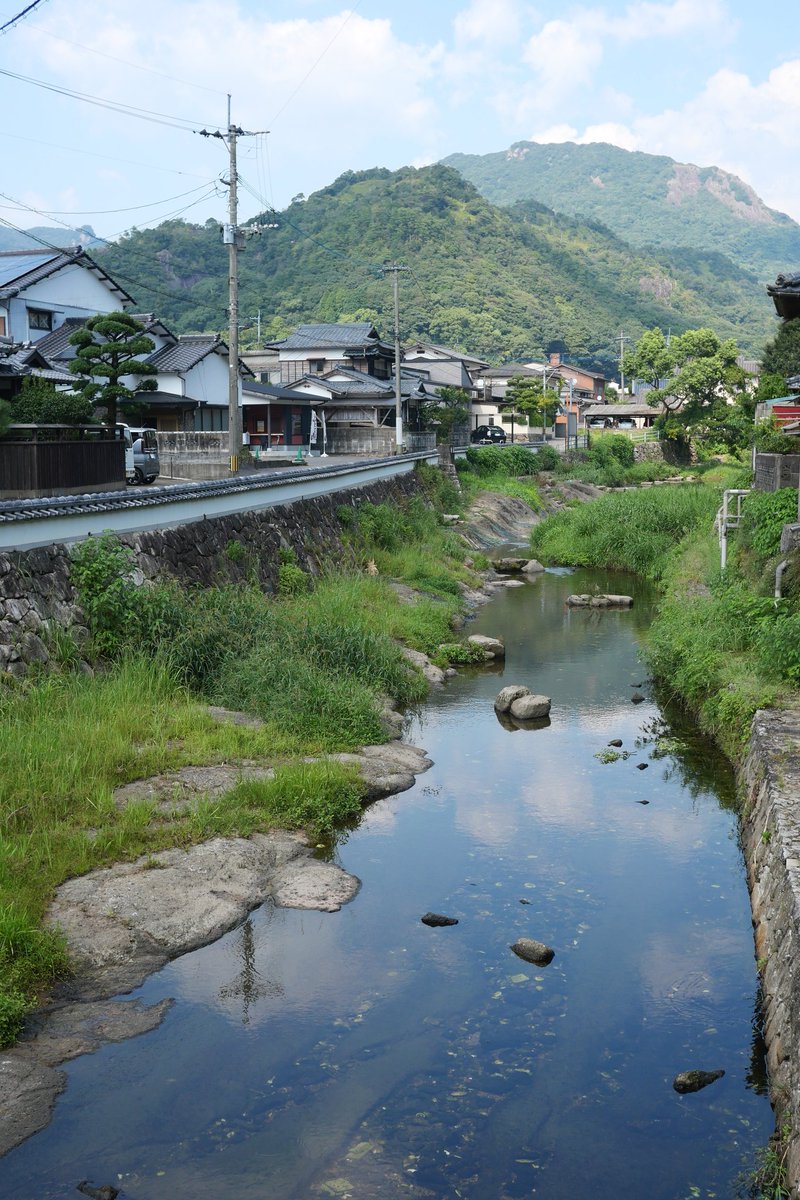 GuideRestos's tweet image. Arita dans la préfecture de Saga est le berceau de la porcelaine au Japon. Il faut faire une balade entre les dates de Arita et Kami Arita pour découvrir le quartier préservé d'Uchiyama avec ses nombreux ateliers  de potiers.
#japantrip #saga #japon #travelblogger #travelphoto