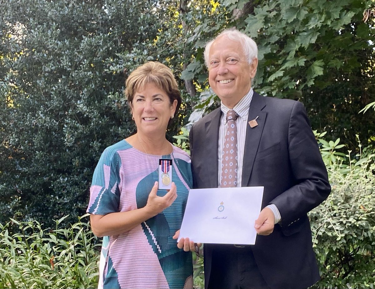 Thank you ⁦<a href="/MurrayRankinNDP/">Murray Rankin</a>⁩ for stopping by my house to present me with a King Charles Medal. I am deeply honoured! Sorry I couldn’t attend the ceremony.