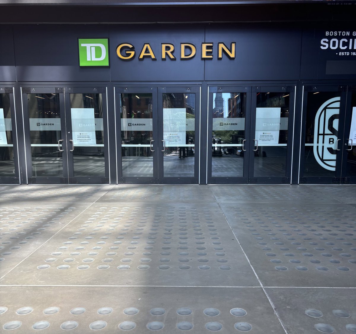 emsylvanowicz's tweet photo. Fantastic first day at @tdgarden! So happy to be part of this team. https://t.co/4suR5paHWn