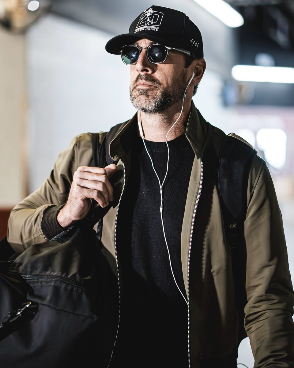 QB1 has arrived for MNF.