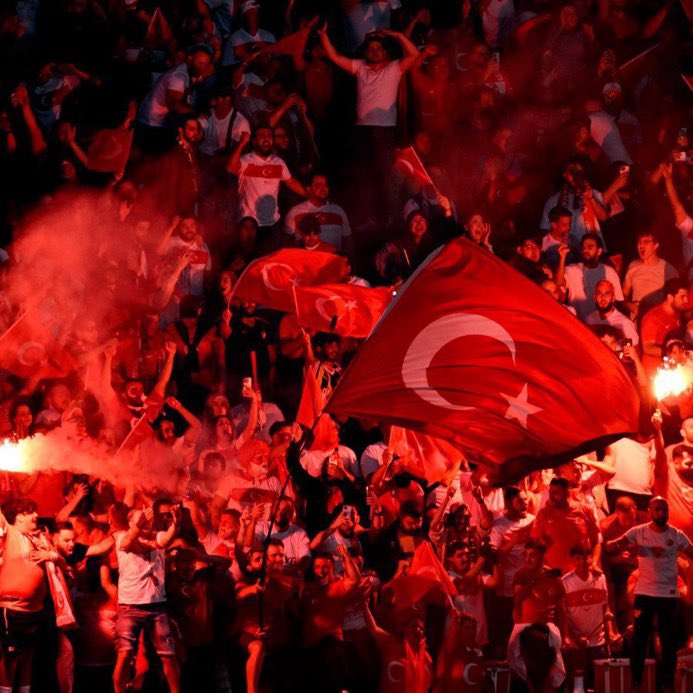 yasanenoluyo's tweet photo. Bu kadar kötülüğün içerisinde harika bir güzellik yaşattınız. Canım milli takım, canım çocuklar.. iyi ki varsınız. Bir kez daha gurur duyduk! 🇹🇷🤍

Türkiye izlanda https://t.co/zhxUVS2Sg7