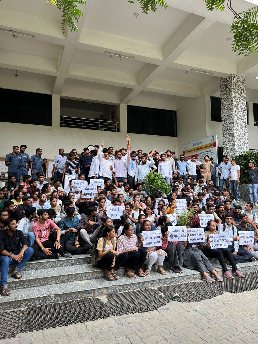 upendrasinh_h's tweet image. Day 2: આજ રોજ L J યુનિવર્સિટી દ્વારા ફી વધારો કરવામાં આવેલ જેનો વિરોધ કરવામાં આવ્યો અને જ્યા સુધિ ફી વધારો પાછો ખેચવામા નહિ આવે ત્યા સુધિ લડત ચાલુ રહેશે.....@HarpalSinhINC @IG_Gohil_ @IYC @shaktisinhgohil @IYCGujarat @RahulGandhi