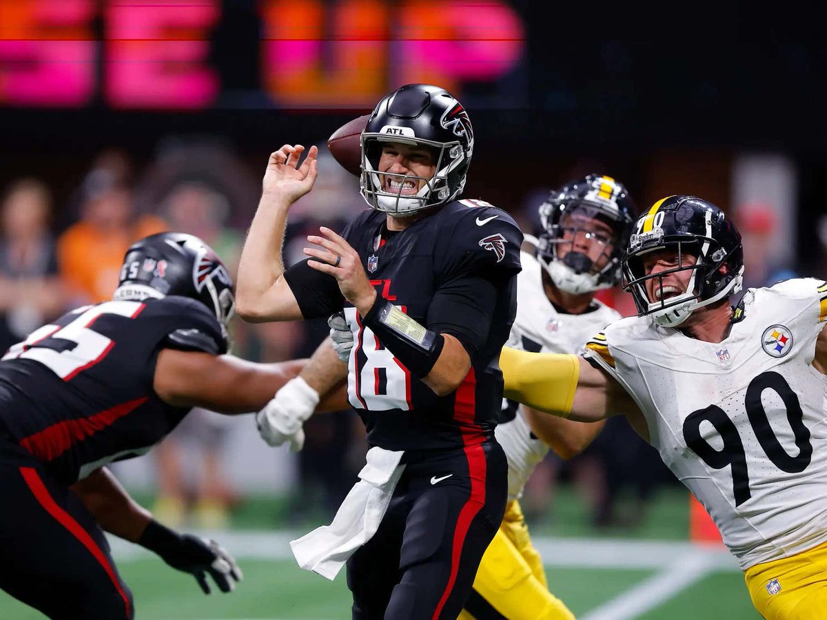 barstoolsports's tweet photo. T.J. Watt Was So Good At Timing The Falcons' Snap Yesterday That The Refs Couldn't Comprehend It And Later Apologized For Throwing Flags On Him https://t.co/3DygSRojwf https://t.co/zDtUi9djfB