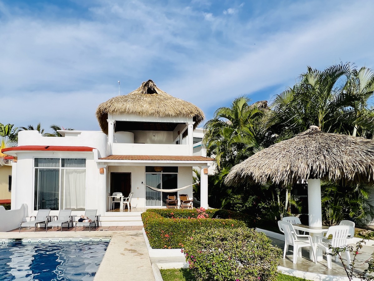 atastefortravel's tweet photo. How to Find the Perfect Long Term Rental in Puerto Escondido #Oaxaca #PuertoEscondido #Mexico   https://t.co/tg23ezKLd2 https://t.co/m8xyMPVTkn