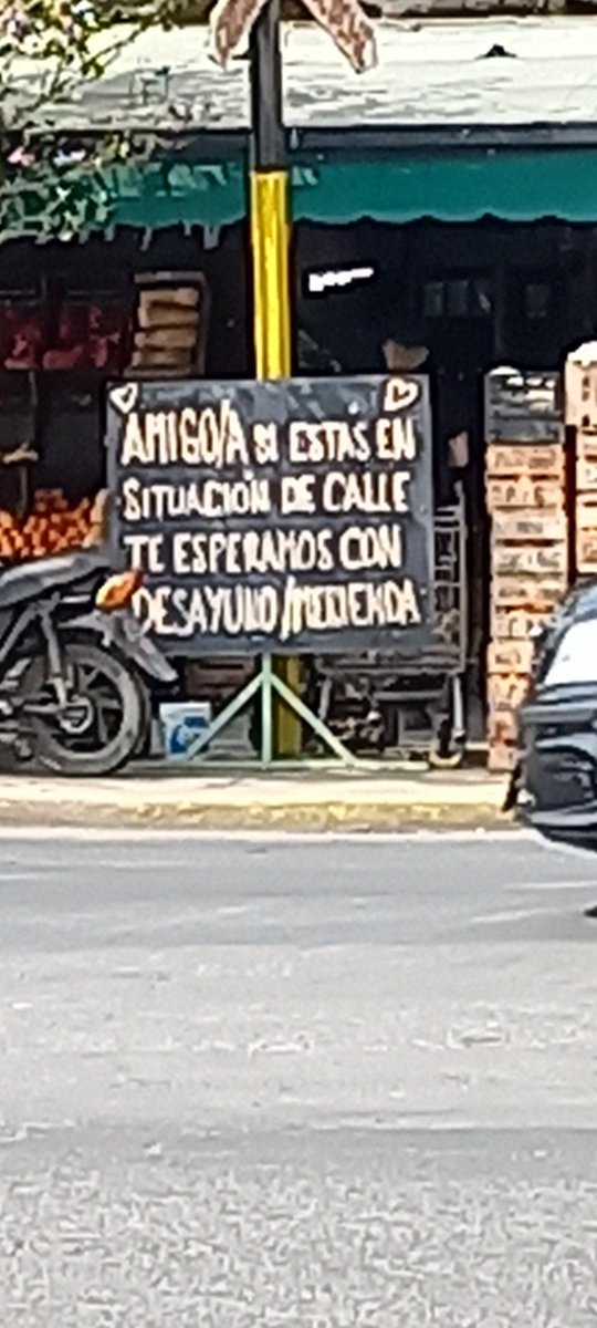 PreciosRosario2's tweet photo. 🗣 "Amigo/a si estás en situación de calle te esperamos con desayuno/merienda"

📍 Ovidio Lagos al 2700 (Verdulería, pegada a la vía)

Por más gente así, excelente gesto 👏👏👏👏👏

#FotoTestigo 📸 de @claudiodfernan2 https://t.co/eKpRqFX0Bt