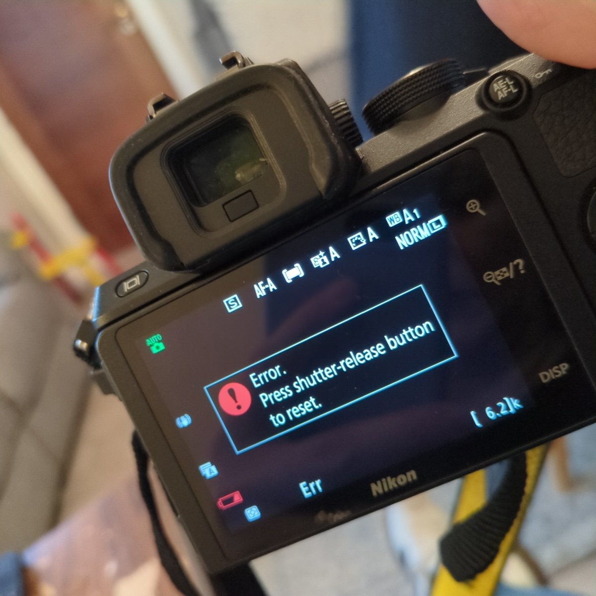 MissEims's tweet image. Would any photographers be able to shed light on this problem??
I've tried everything. I have it a few years but I've barely used it. It's practically new. 
#Photography #Nikon #AskTwitter