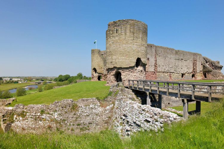 ExploreMyWay's tweet photo. | Rhuddlan Castle 🏴󠁧󠁢󠁷󠁬󠁳󠁿| 

Rhuddlan Castle is a castle located in Rhuddlan, Denbighshire, Wales. It was erected by Edward I in 1277, following the First Welsh War.

 #Rhuddlan #explore #castle #wales https://t.co/FYRRd8rvCK