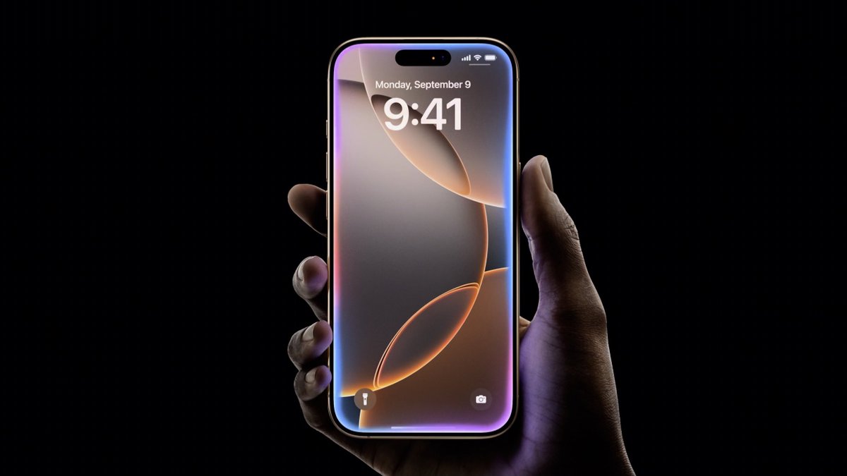 carlos1tech's tweet photo. This is the new iPhone 16 Pro in a brand new Gold finish! 📲

#AppleEvent #iPhone16Pro #iPhone16ProMax https://t.co/3USzxWcLJI