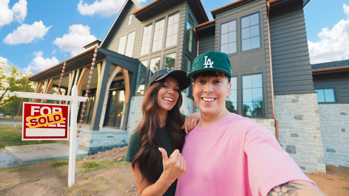 NEW VID! Vlog 6 Out Now!!

House Hunting in Multi-Million Dollar Homes in Nashville
youtu.be/3Nk_jSM4zDk