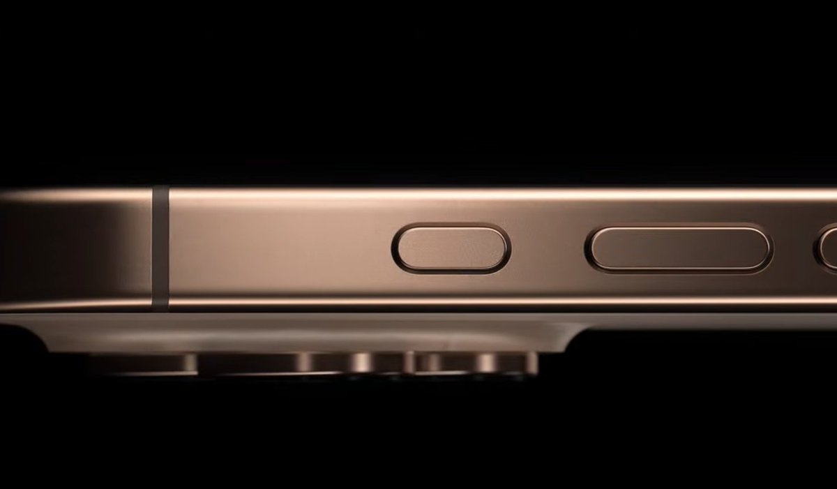 iPhoneate's tweet photo. #iPhone16Pro Hecho de Titanio con pantallas de de 6,3 pulgadas y 6,9 pulgadas. Sin duda la pantalla de iPhone más grande de la historia. Disponible en negro titanio más oscuro, blanco titanio más brillante, titanio natural y un nuevo color titanio desierto. https://t.co/1HB7ypBgtC