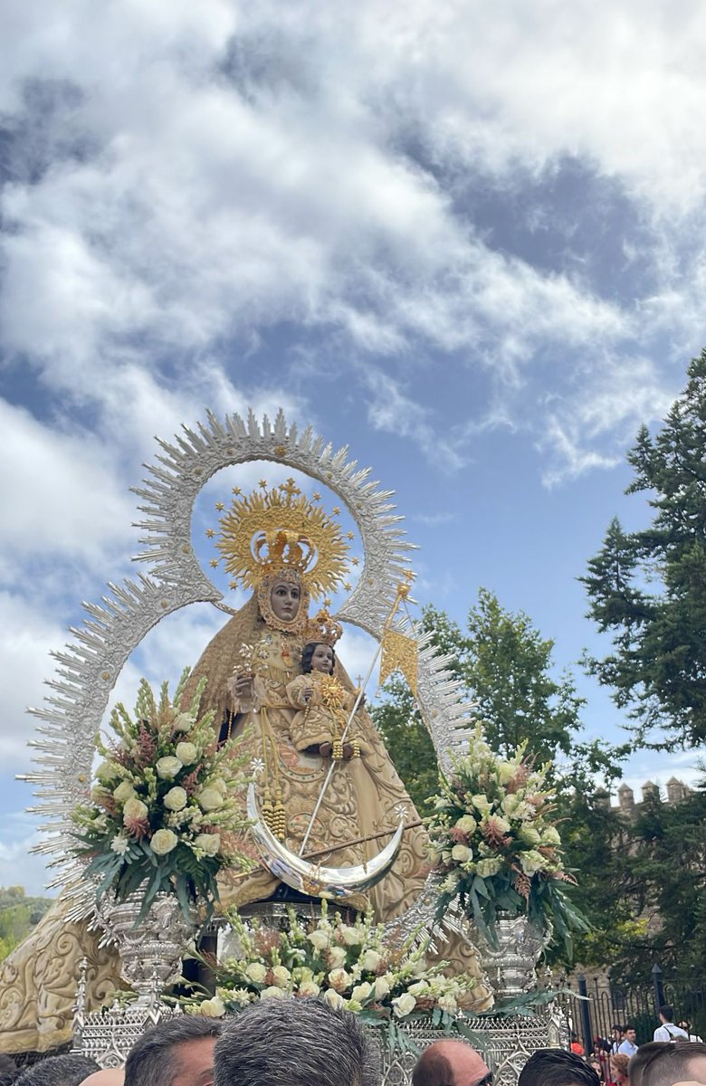 LA REINA Y SEÑORA DEL OLIVAR.
LA DE SIEMPRE, LA DE VERDAD.