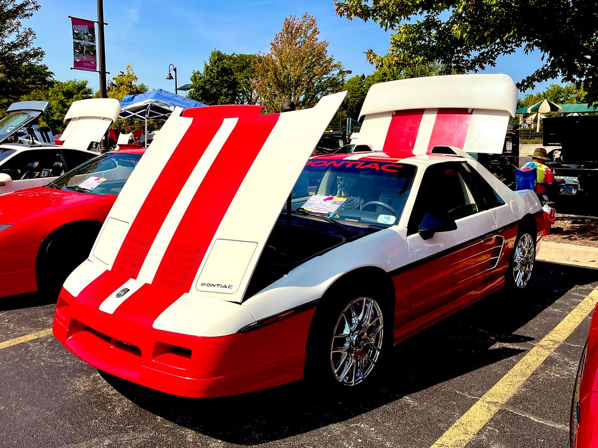 FanaticsFiero's tweet photo. The 28th version of Fierorama which is put on by the Northern Illinois Fiero Enthusiasts better known as NIFE. #FieroFanatics
#Fiero #Pontiac https://t.co/MsEsR3Oq8l