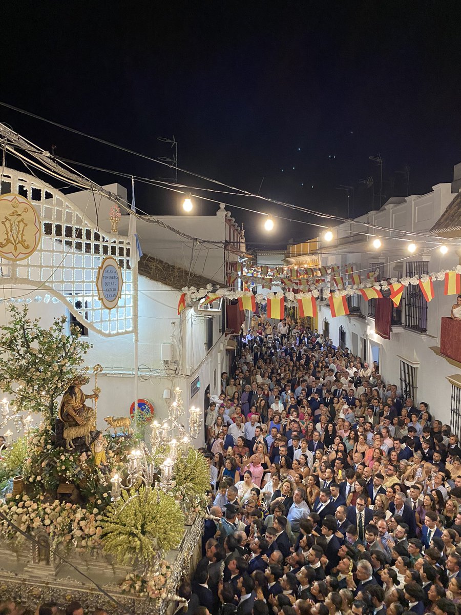 gonalvmor_'s tweet photo. Cantillana explota con la Divina Pastora. https://t.co/dUhRu6gObB