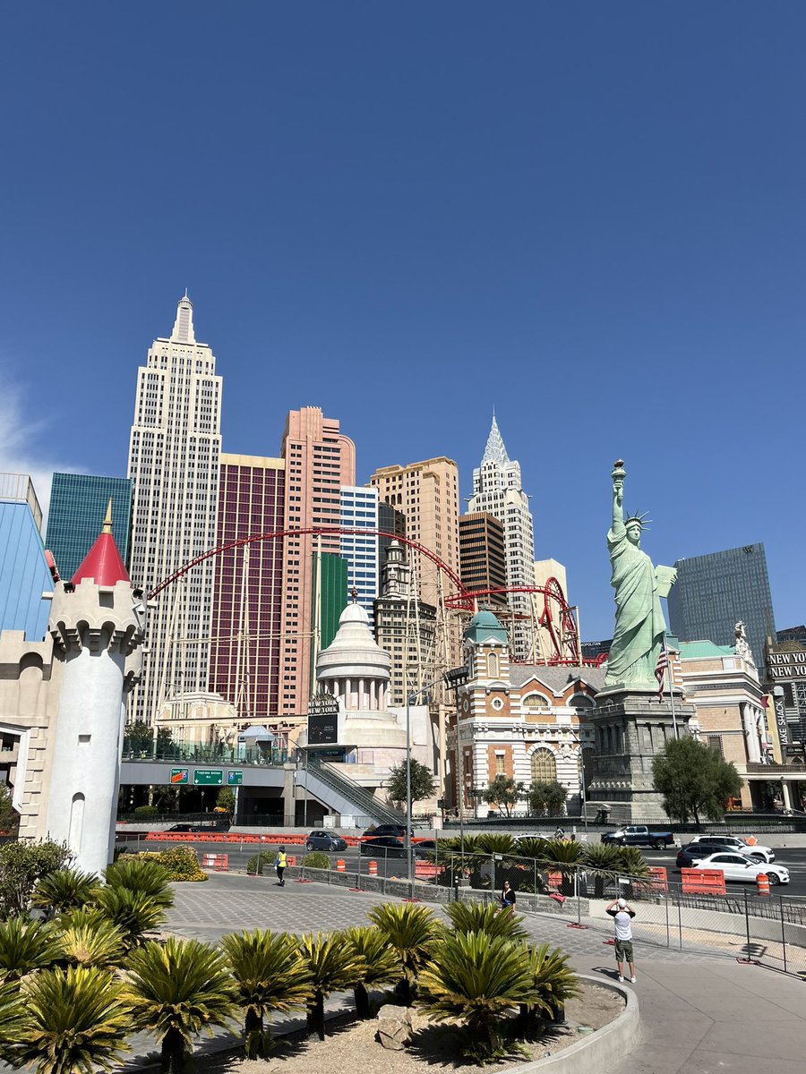 fujiko_new555's tweet image. あほみたいに暑い🫠日差しが強すぎる☀️
自由の女神でも撮っとくか🗽
#ニューヨークニューヨーク #NYNY #Excaliber #LasVegas